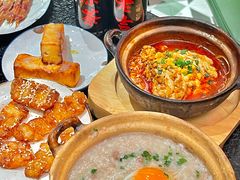 -何妹湿辣牛肉·粤式烧烤砂煲(桂雅路店)