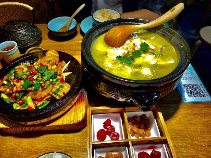九锅一堂重庆家常菜(解放碑日月光店)