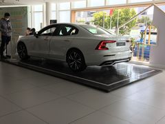 -杭州中沃沃尔沃4S店(滨江区店)