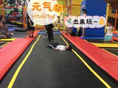 -爱蹦iBOON蹦床运动馆(江汉店)