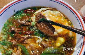 Pepper Stir-Fried Pork with Beef Brisket