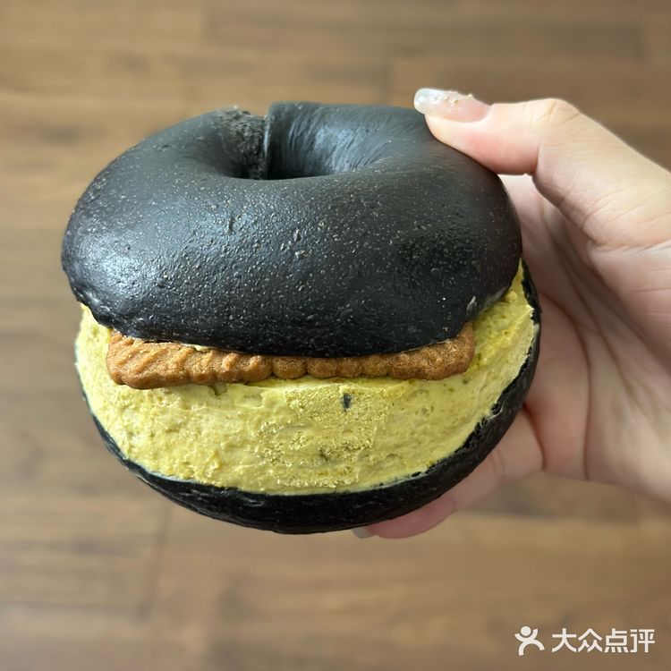 趁热集合测评 | 开心果爆浆可颂沙拉芝士贝果测评