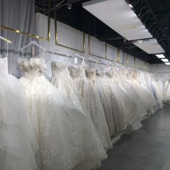 点击看大图 -曼青婚纱礼服馆