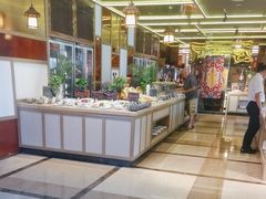 -大中华希尔顿酒店-念自助餐·嗨啤·小龙虾