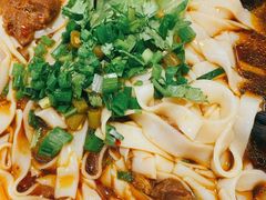 招牌红烧牛肉米粉-呷佬·长沙手工米粉(金沙江路店)