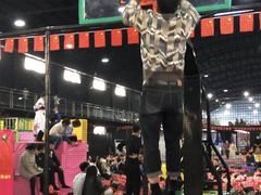 -嘿哟动霸CHUA·新潮玩运动娱乐中心·蹦床滑冰团建乐园