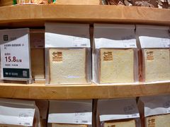 面包甜点陈列柜-七鲜超市(瑞虹天地太阳宫店)