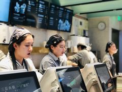 -奈雪的茶(亨特国际广场店)