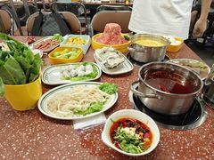 -四囍码头海鲜烧烤自助火锅(外滩南京东路悦荟广场店)