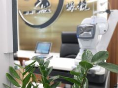 店内环境-回瑞眼镜·蔡司·依视路官方授权店(广益路万达店)
