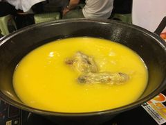 -鲜入围煮花胶鸡海鲜火锅