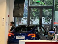 -TESLA 特斯拉(上海太古汇体验店)