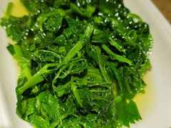 清炒豌豆尖-渝信川菜(长安店)
