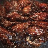 画面很长很有趣 但是我只记得他女儿狂吃鸡翅的画面