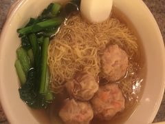 鲜虾云吞面-筷子