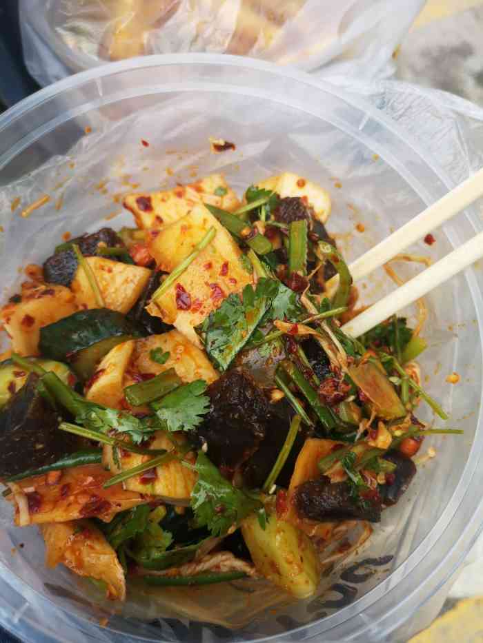 谭氏酸萝卜泡菜-"之前来这边工作无意中发现的小店,弄得我现.