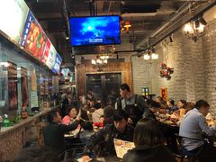 大堂-巴四老城区炭火蛙锅(张江店)