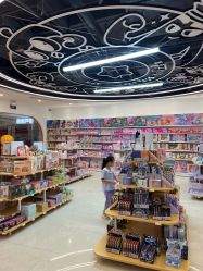 -卡通派潮品玩具折扣仓(青岛新城吾悦广场店)