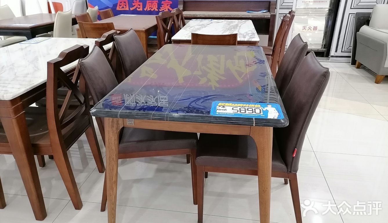 这款桌子相配套的椅子是