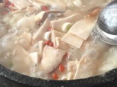 -绿色墨脱石锅城