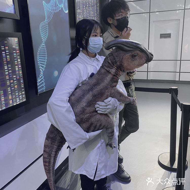 妈耶,恐龙复活了!?带你亲眼观赏一比一还原最真实的侏罗纪世界