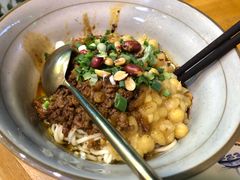 -呼啦面馆·头牌豌杂面(爱琴海店)