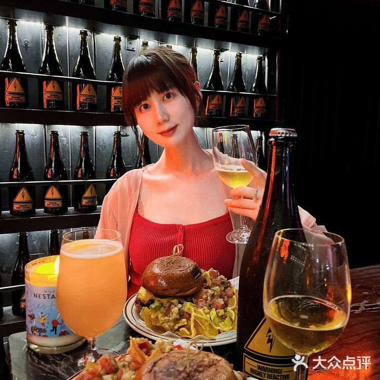 🍔广州坠好吃的汉堡竟然在酒吧里❓