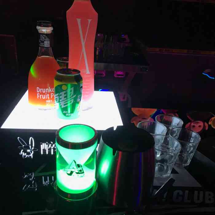 808 all in club-"帅哥美女好多,连工作人员都是超好看的.