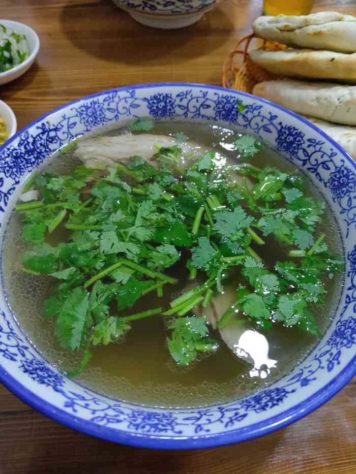 澄城崇斌水盆羊肉(龙首店)-"在住的附近搜到的店,比较晚了想出去吃口