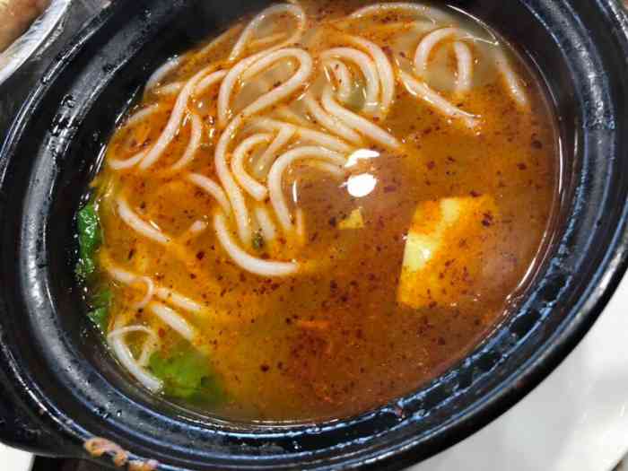 老医专云南过桥米线(东方不夜城店)-"郑志龙米线,老早就听说了,在老店