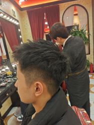 -东方先生国潮男士理发馆