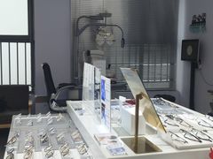 -视野联行眼镜•蔡司•依视路(温江店)