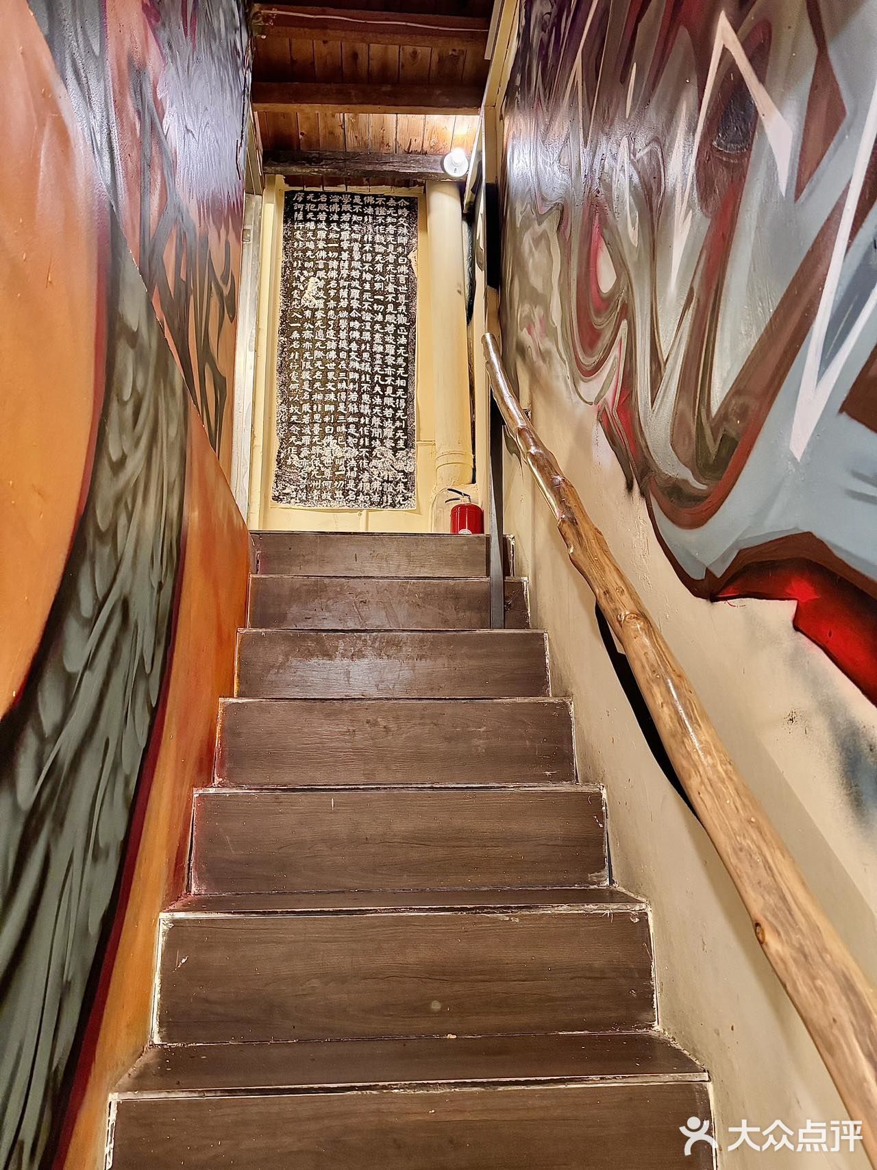 今天npy神神秘秘带我来了公厕旁边吃烤肉……