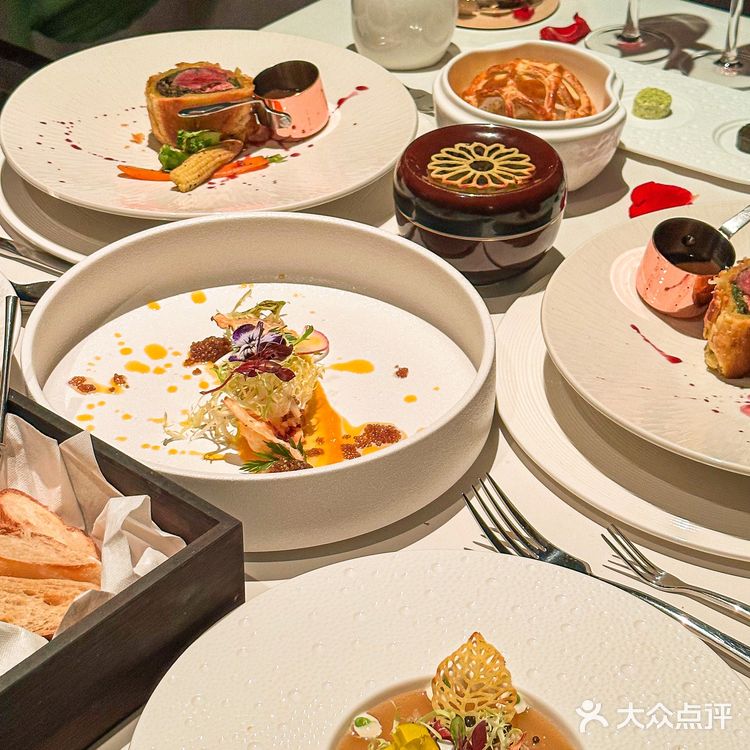 这一口好满足  伍贰赫兹·云上法餐厅