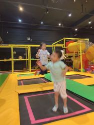 -蹦蹦跳跳(新奥购物中心店)