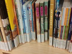 -漕河泾街道图书馆(漕河泾社区文化活动中心店)