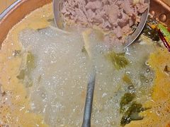 -洱火云南酸菜牛肉火锅(石景山当代商城店)