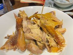 -头上红煨盐鸡·非遗院子餐厅