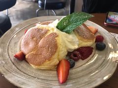 莓果奶油芝士舒芙蕾松饼-UPPER KITCHEN(延安路店)
