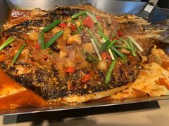 -鸣记脆皮烤鱼·海鲜烤鱼(三八广场店)