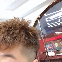 -BULB STUDIO 巴柏明星发型工作室