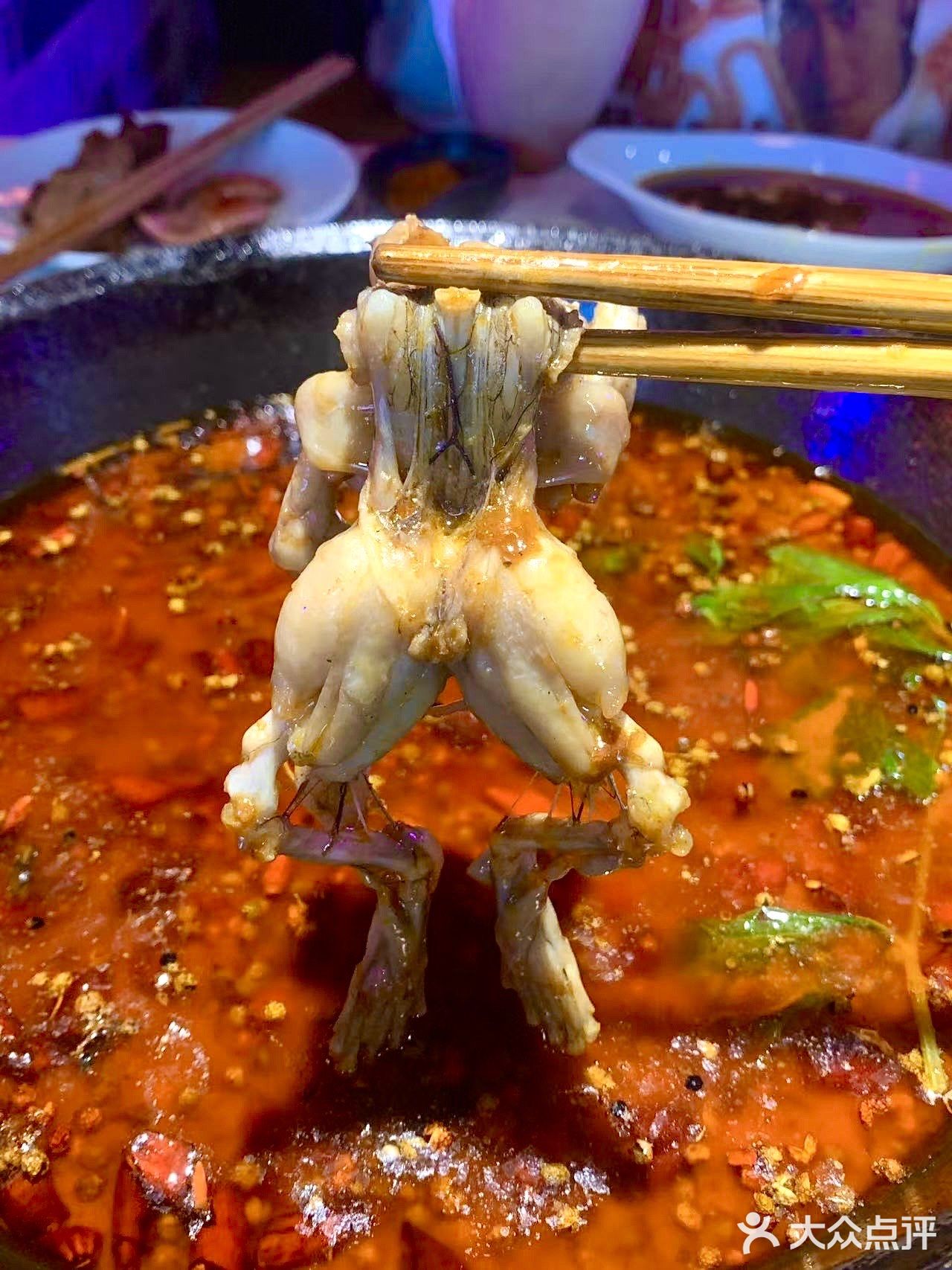 呱呱🐸吃到扶墙出