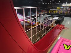 -嘿哟动霸CHUA·新潮玩运动娱乐中心·蹦床滑冰团建乐园