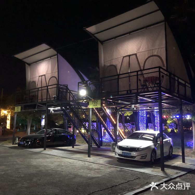 土楼景区旁边的帐篷房车露营地