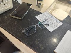 -黄益静眼镜行