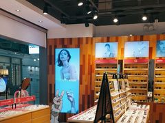 -LOOK眼镜·蔡司依视路配镜(宝山万达店)