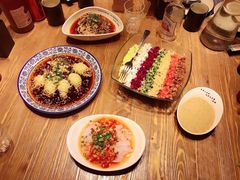 彩虹沙拉-临界音乐酒馆·小龙虾·江湖菜(华熙LIVE·鱼洞店)
