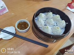 -莱莱小笼·乔艾