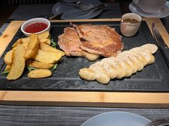 -卡普里披萨·牛扒·下午茶