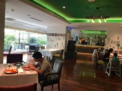 -深圳富苑皇冠假日套房酒店
